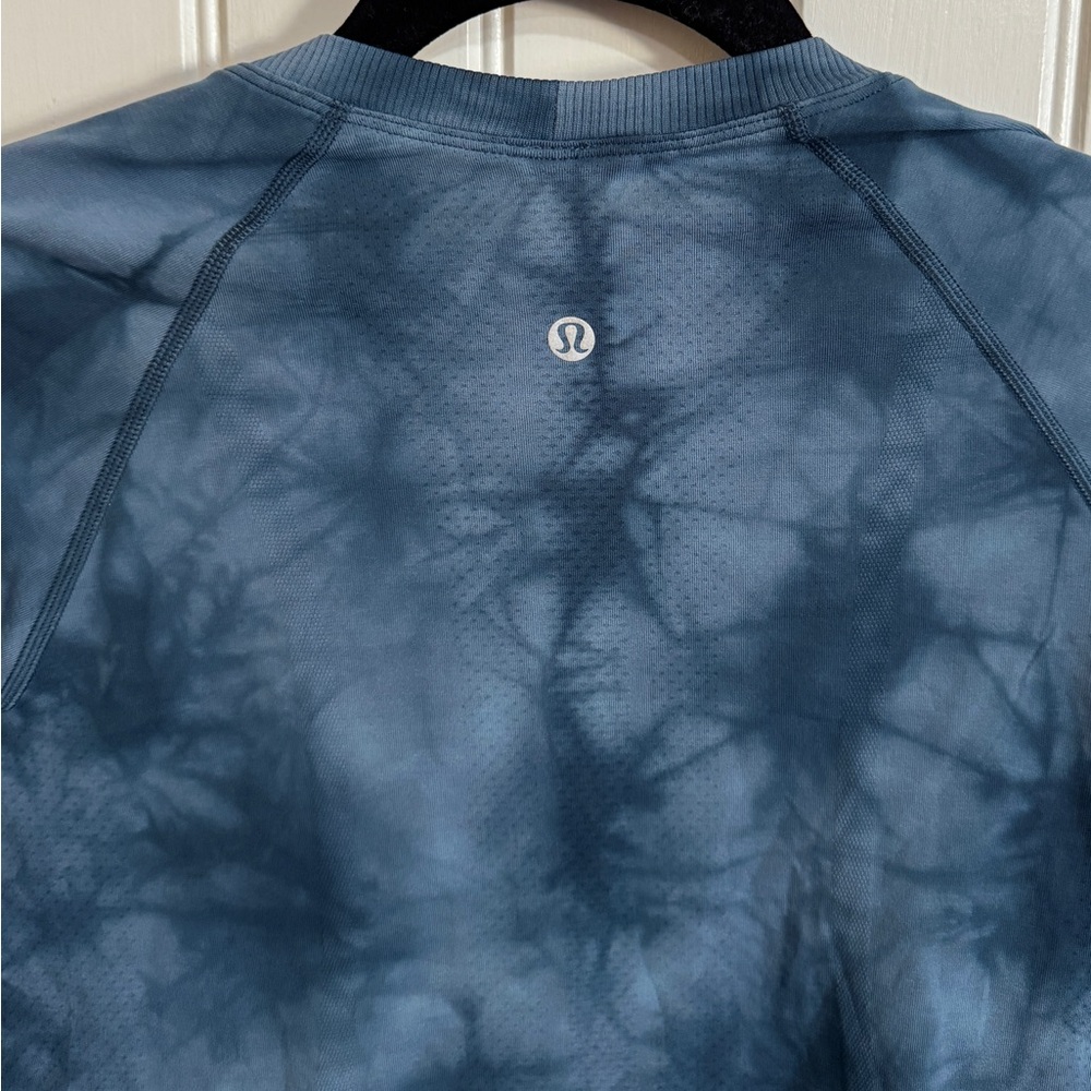 lululemon ALOHA Blue Tie Dye Long Sleeve Swiftly Tech Top Size 6 RARE - Picture 5 of 5